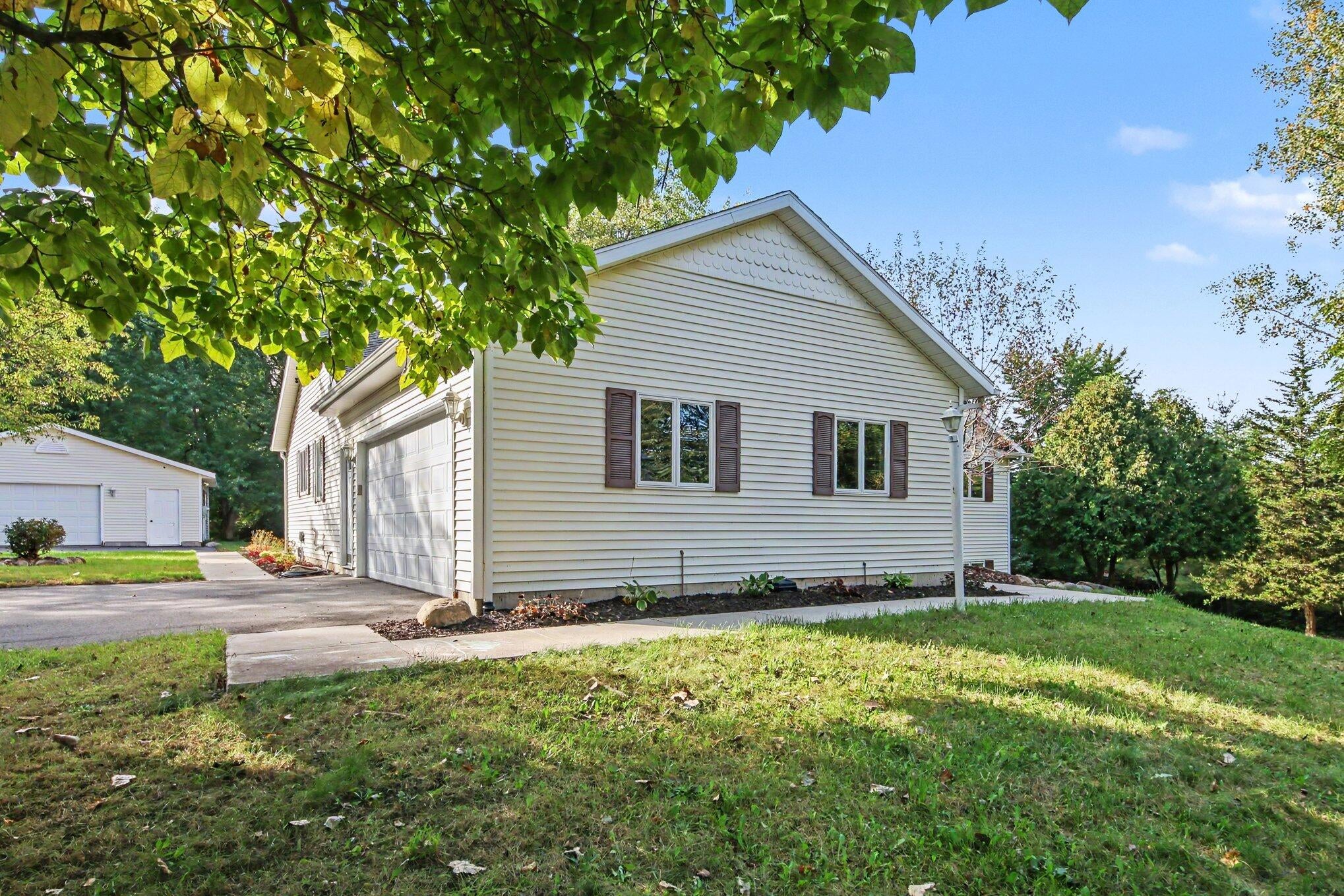 4533 Fruit Ridge Avenue NW