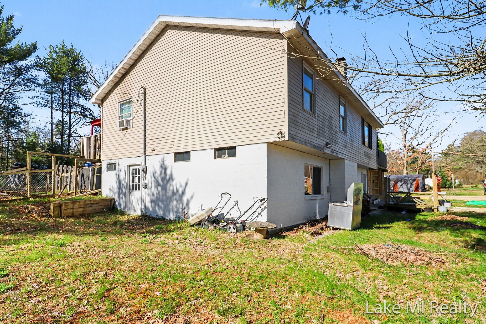 1889 E 40th Street