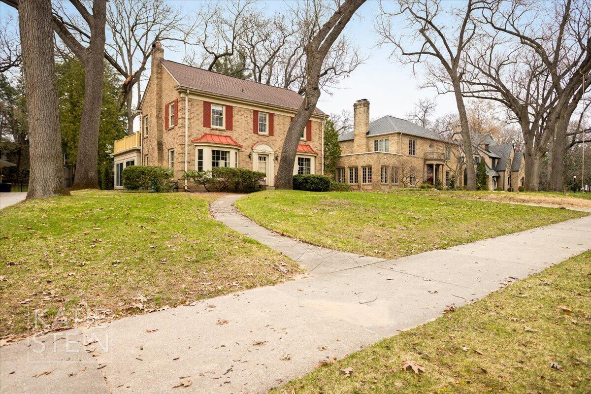 1705 Pontiac Road SE