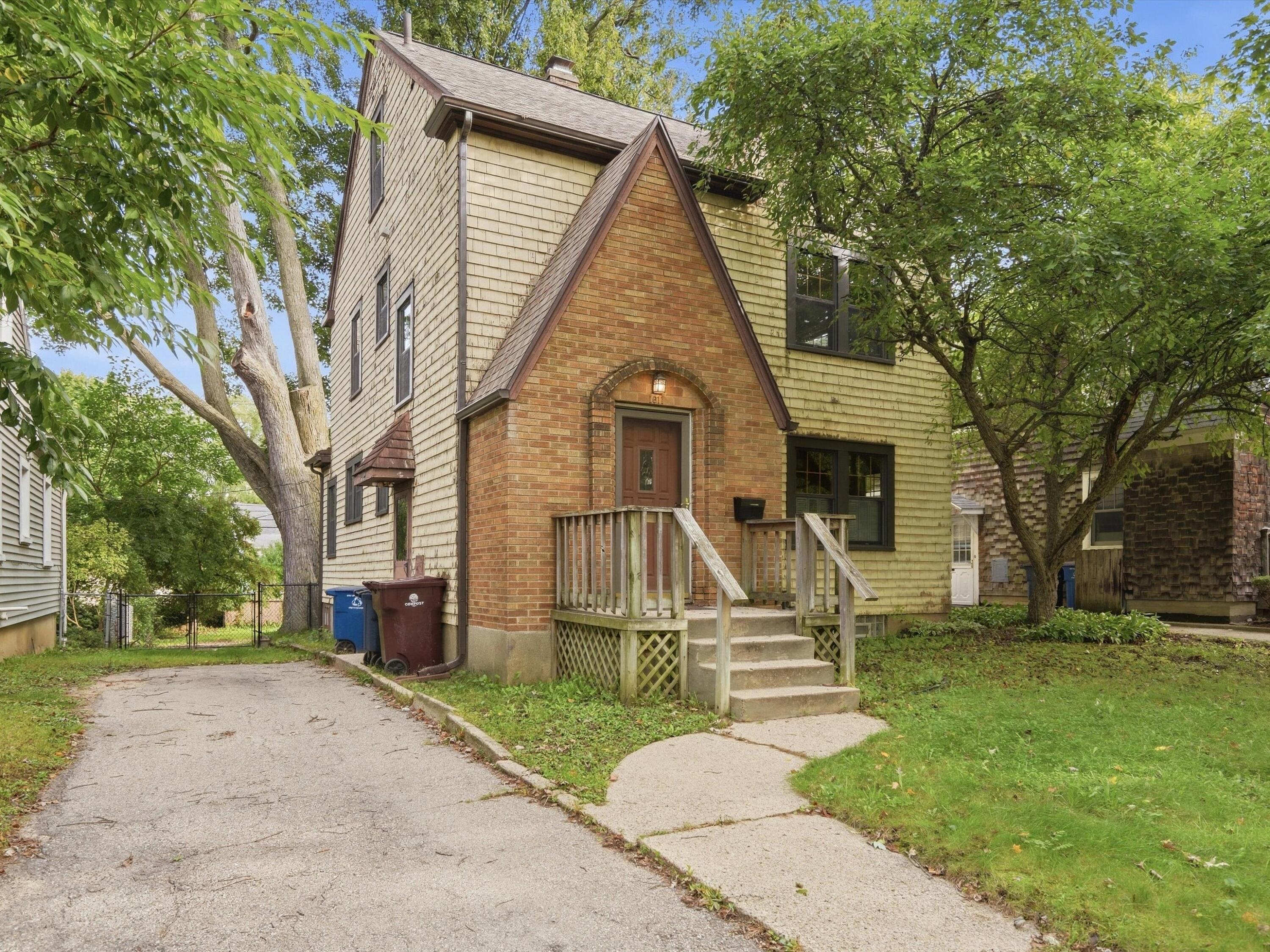 1611 South Boulevard