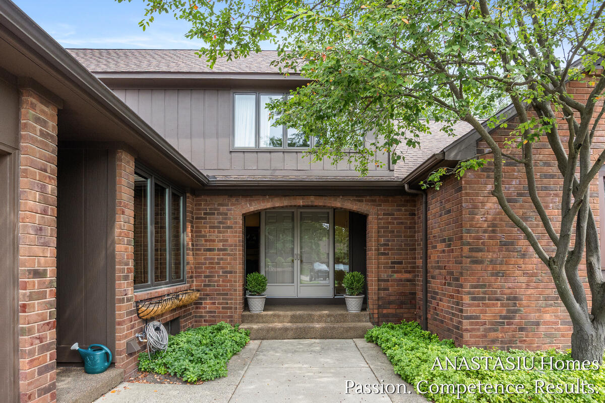 6081 N Gatehouse Drive SE