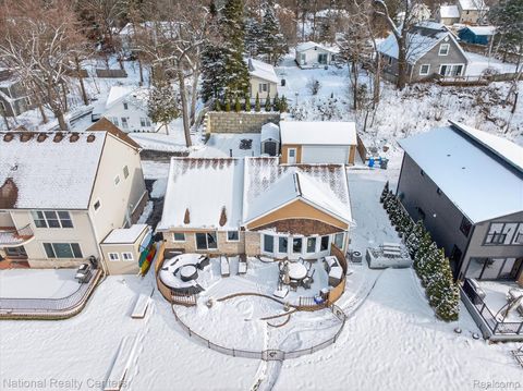 560 Black Oaks Trail Howell City MI 48843