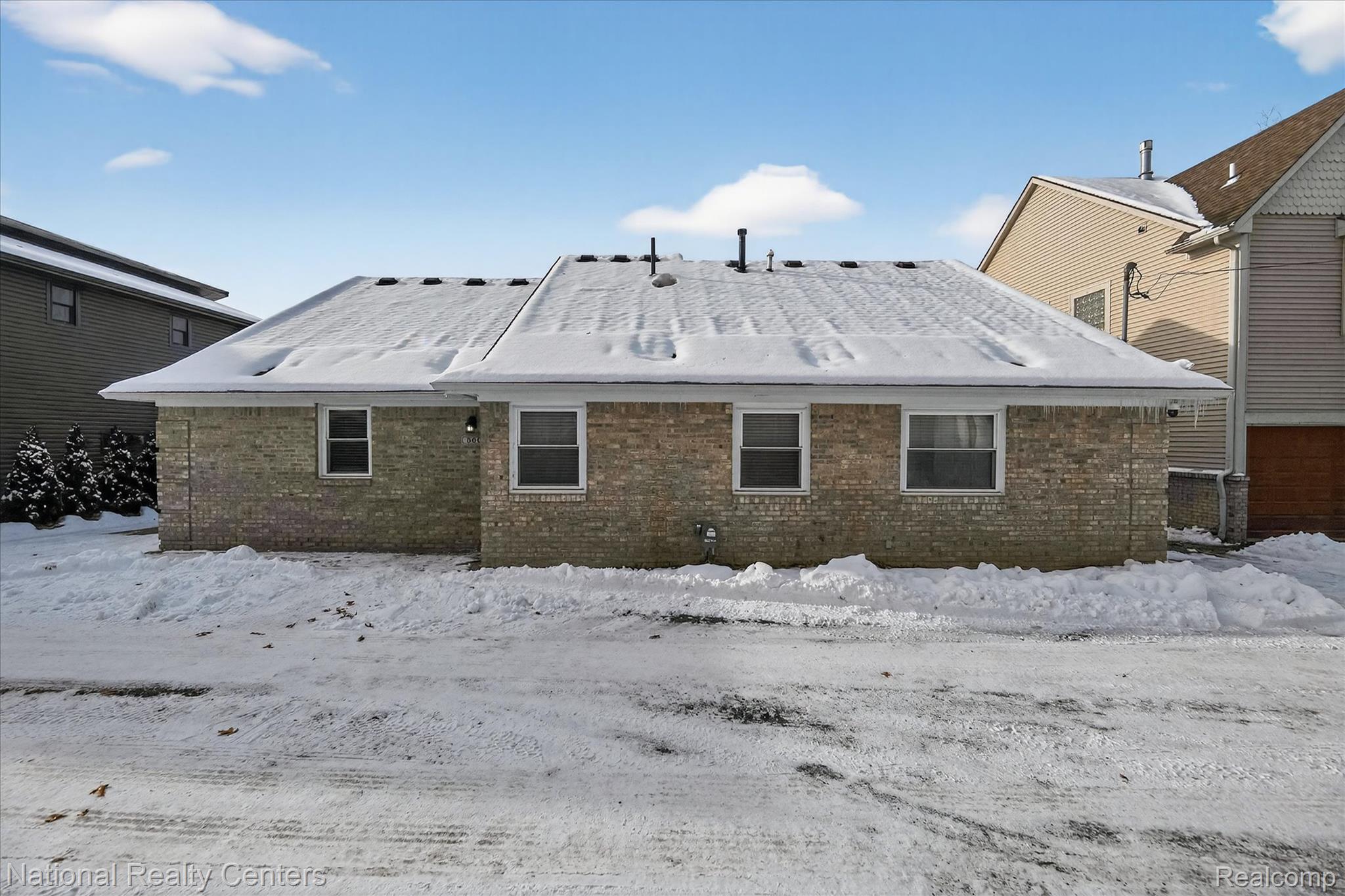 560 Black Oaks Trail