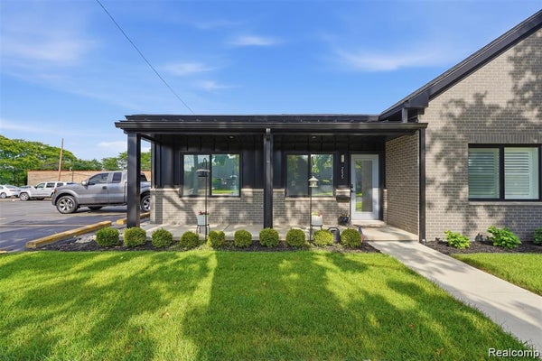 2535 BIDDLE AVE, WYANDOTTE, MI 48192 - Image c2b58af64b930fc3eee610ee000dd94e/3768857171