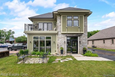 Photo of 426 W University Drive, Rochester City, MI 48307 (MLS # 20251009669) Photo of 426 W University Drive, Rochester City, MI 48307 (MLS # 20251009669)