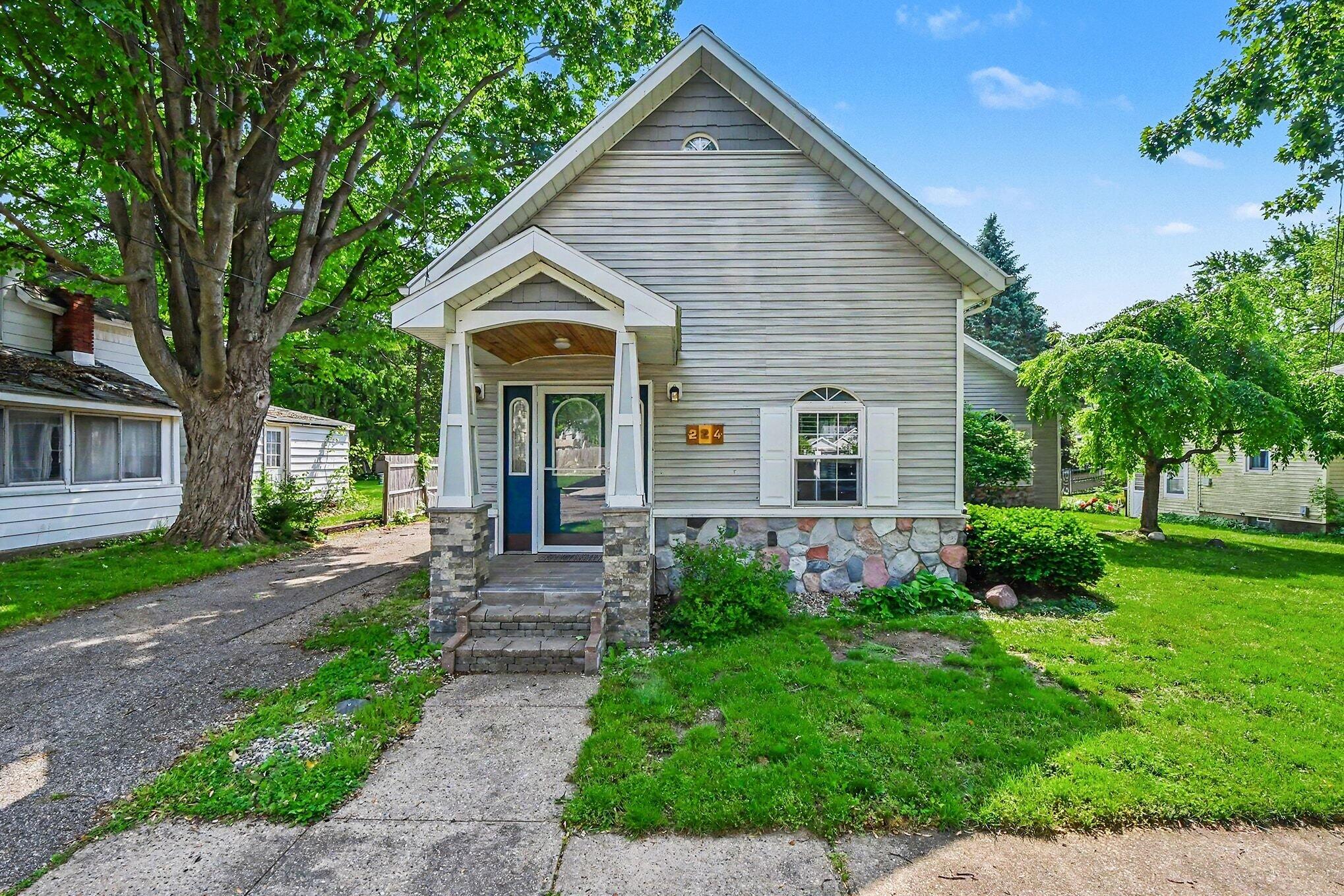 224 Pleasant Avenue SE