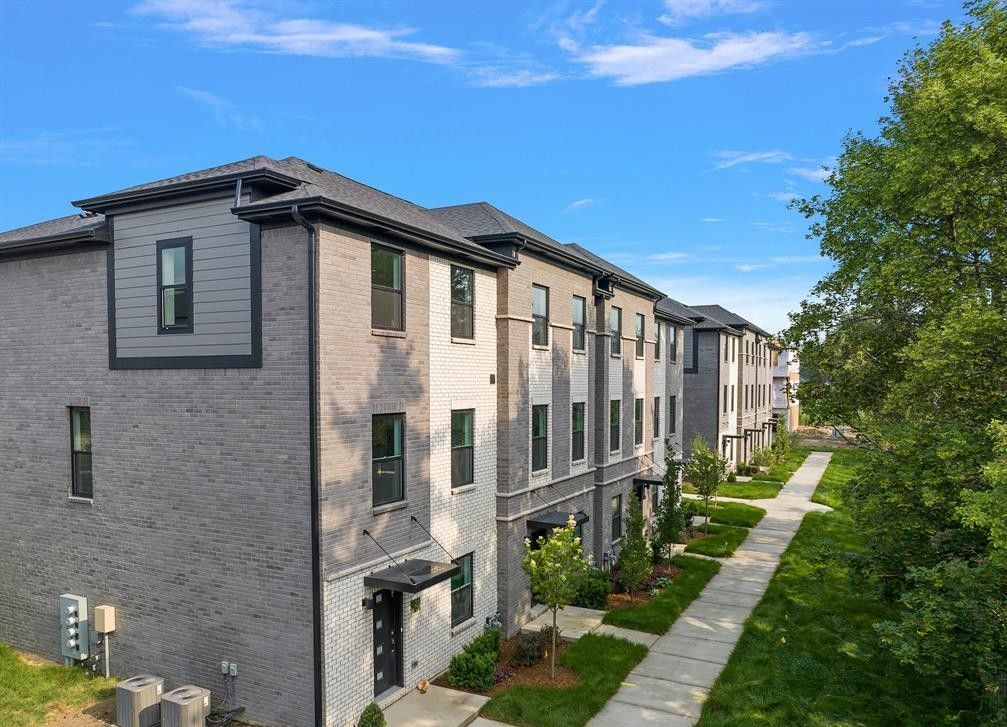 2878 SUMMERS Place