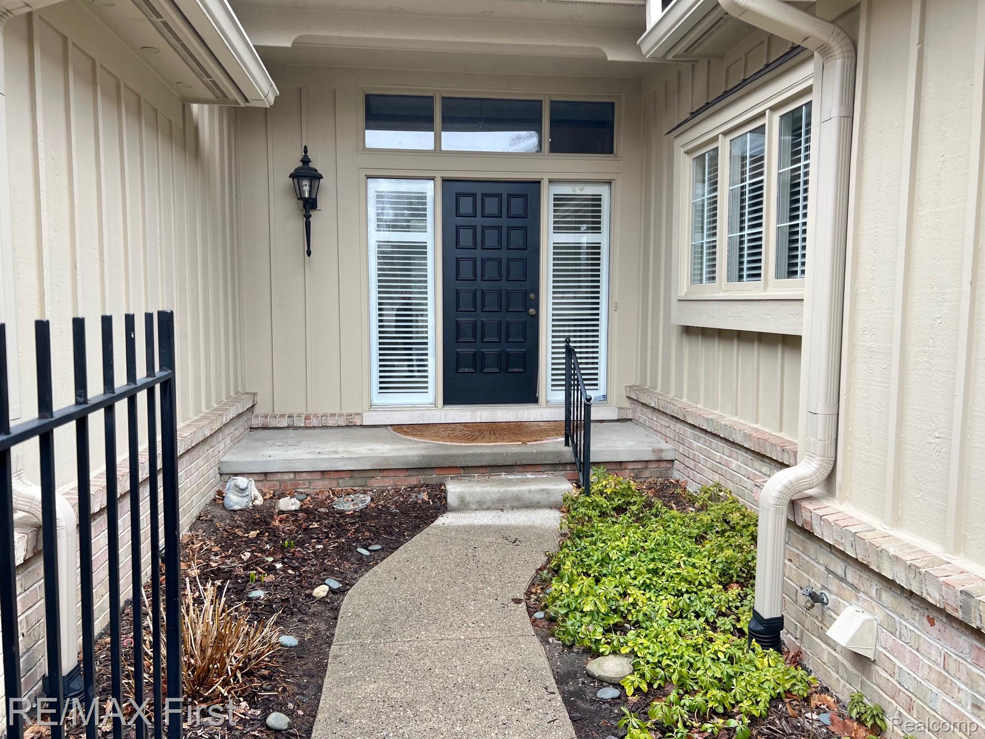 2483 Hickory Glen Drive 3