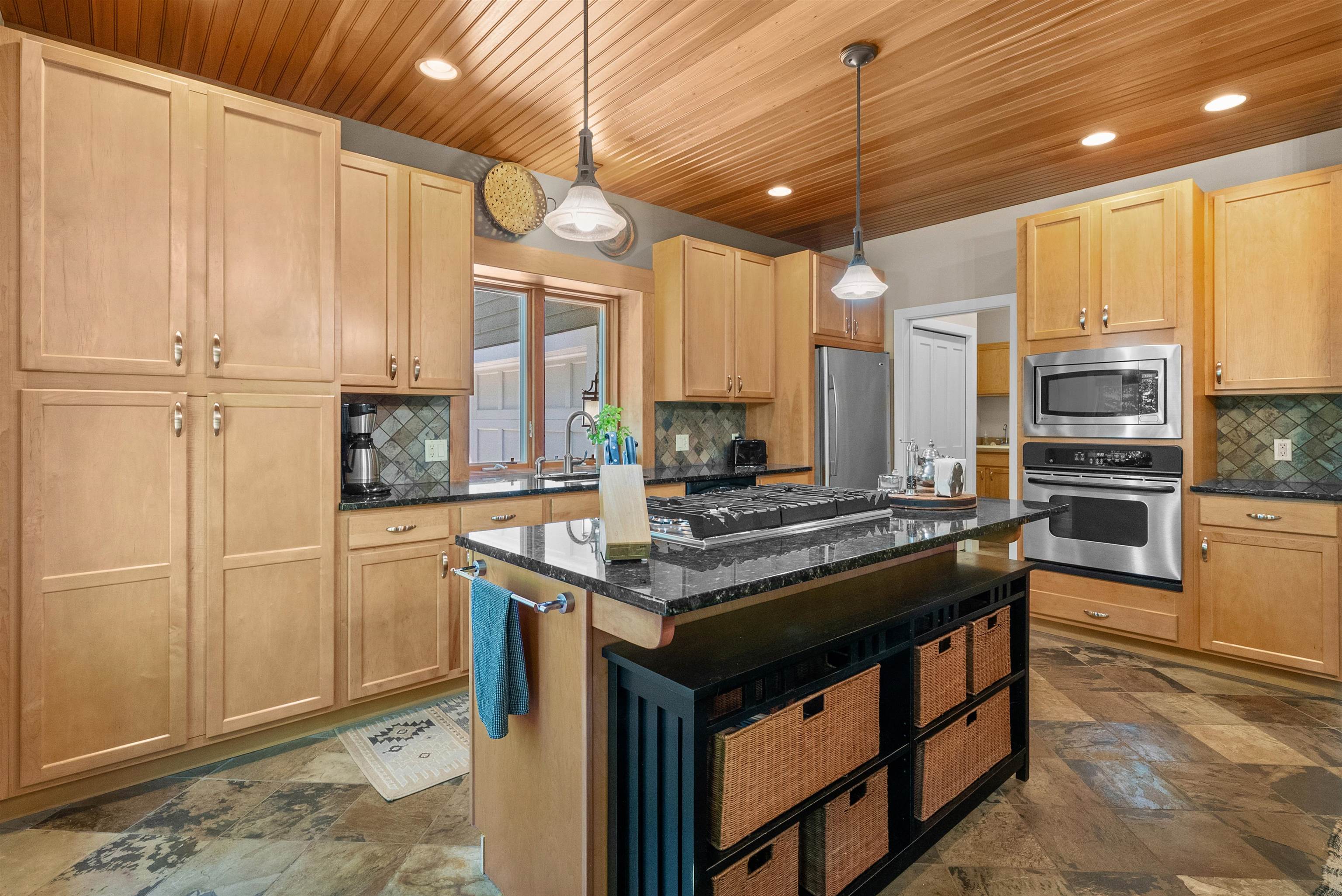 4855 Arbutus Trail