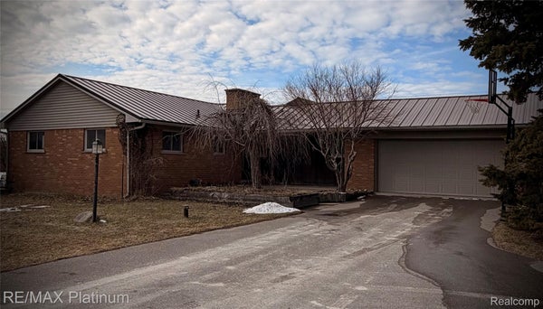 2525 FISHER RD, HOWELL, MI 48855 - Image c2de8e4ed01f57d4daeffe77bb23c752/1295822136