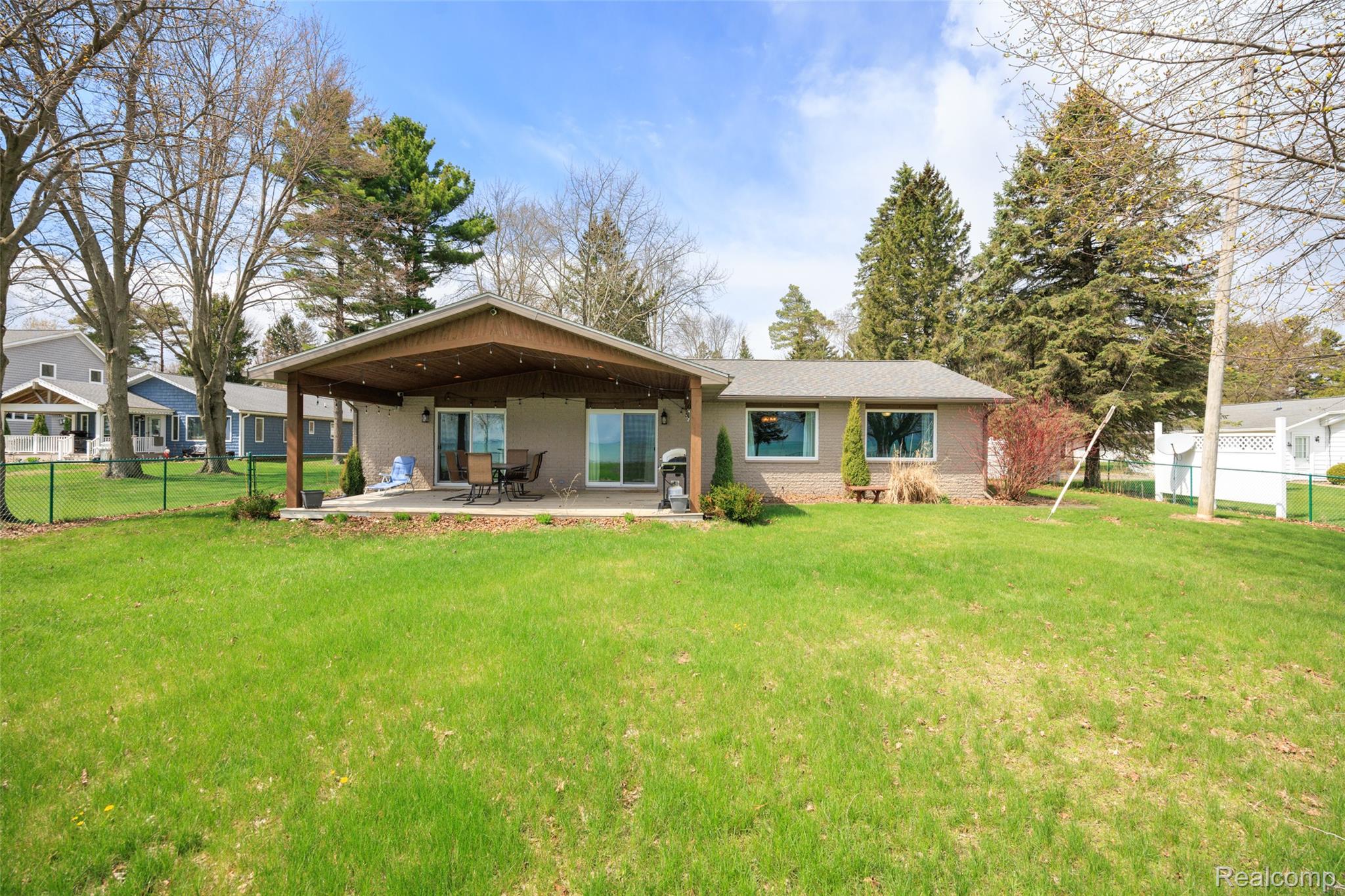 8171 Lakeshore Road