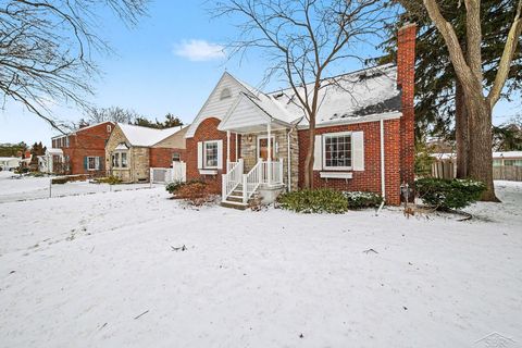 1662 Glendale Avenue Saginaw Charter Township MI 48638