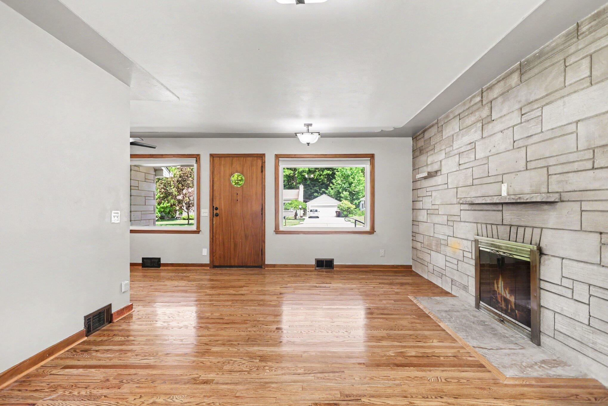 521 North Drive W