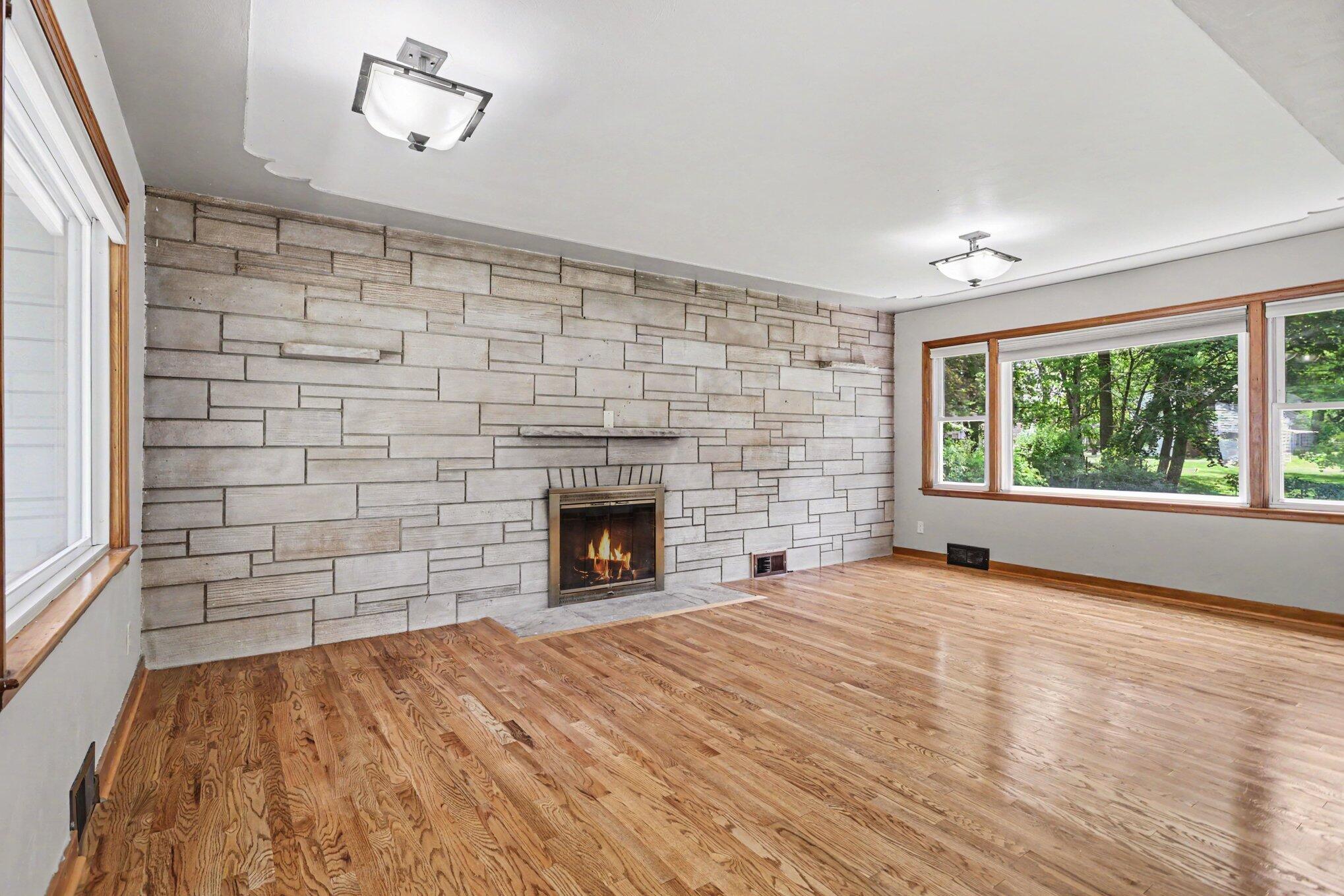 521 North Drive W