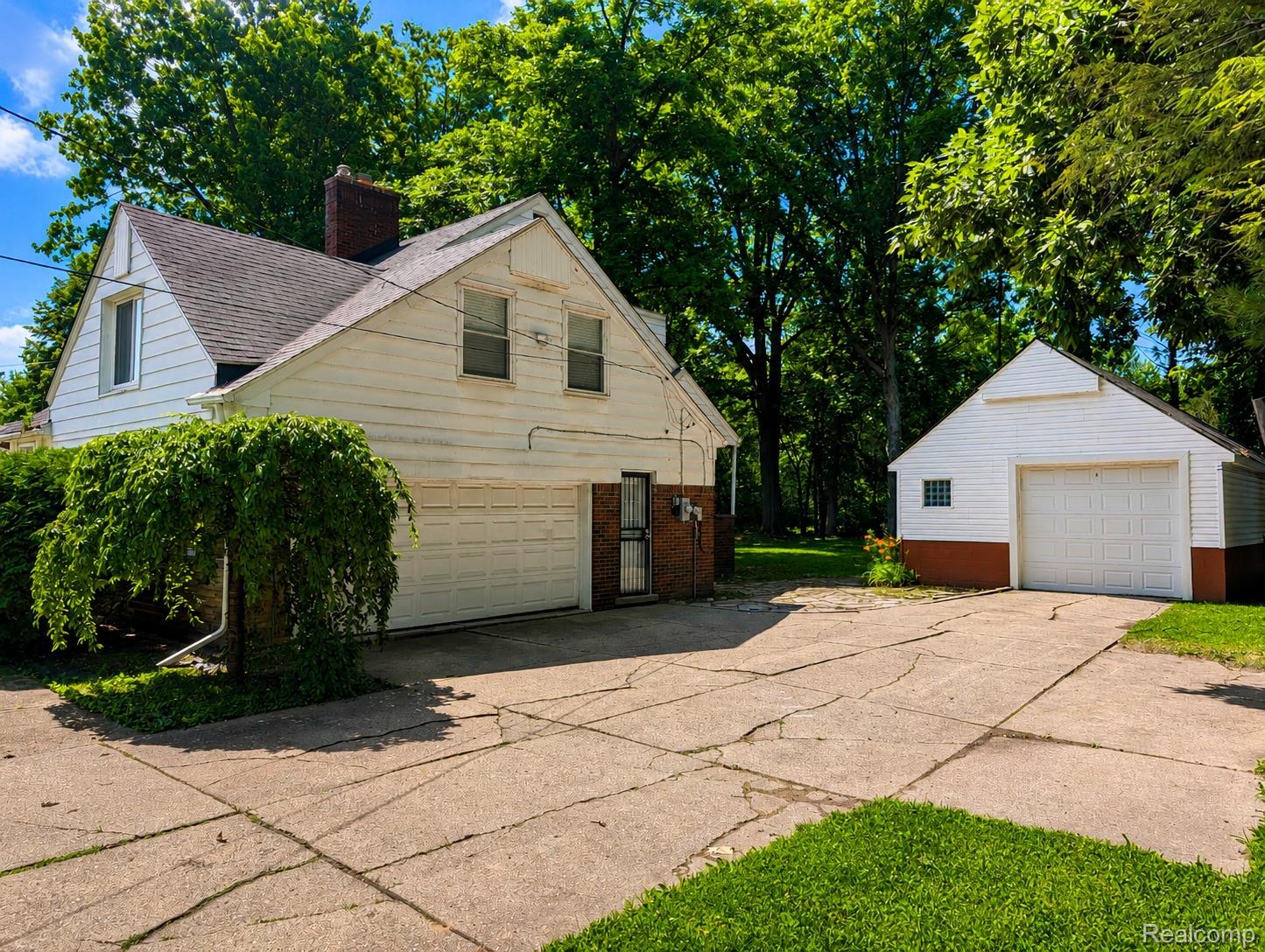 20552 Huntington Avenue