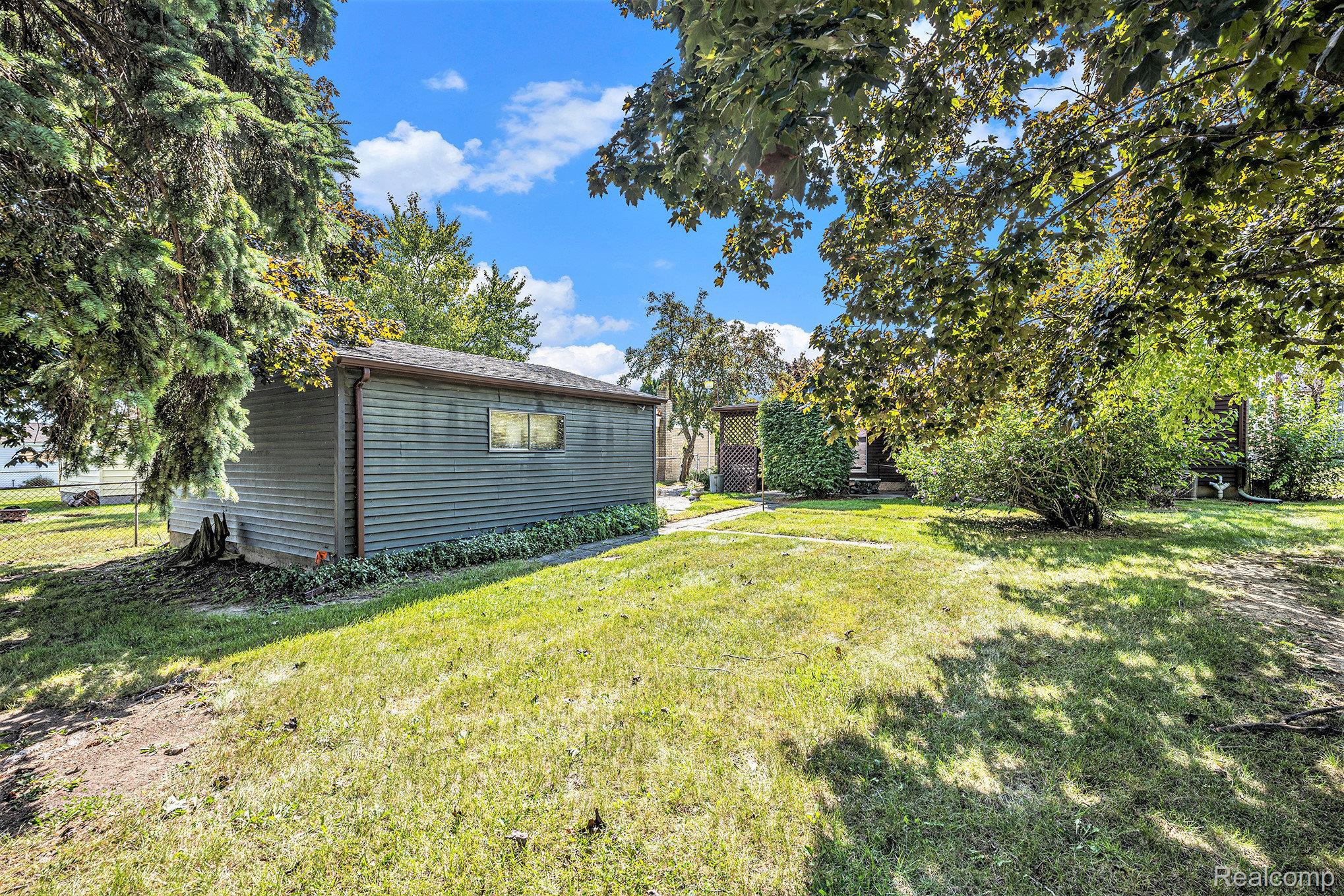 Clinton Charter Township, Michigan 48038, United States, 3 Bedrooms Bedrooms, ,1 BathroomBathrooms,Residential,Active,198894