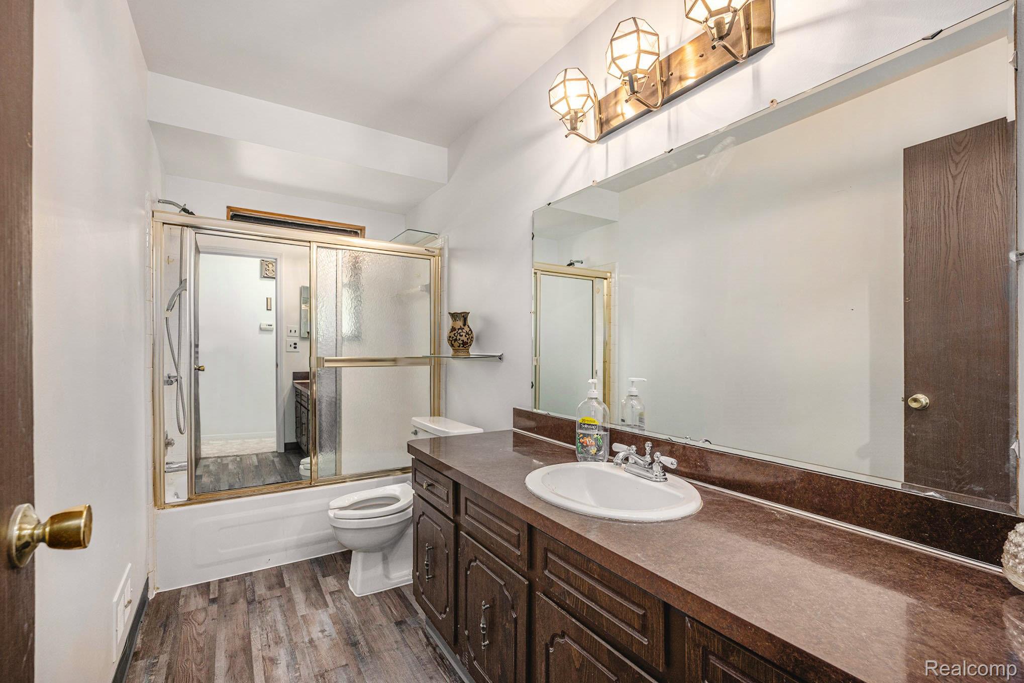 Clinton Charter Township, Michigan 48038, United States, 3 Bedrooms Bedrooms, ,1 BathroomBathrooms,Residential,Active,198894