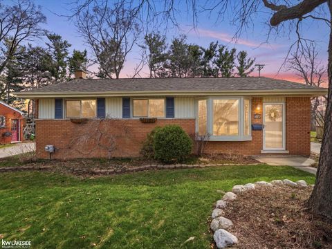 516 Miller Avenue Rochester City MI 48307