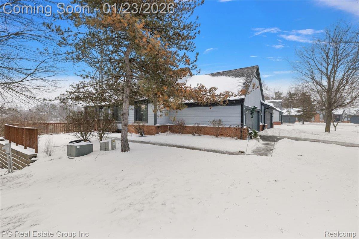 2866 Lochmoor Boulevard