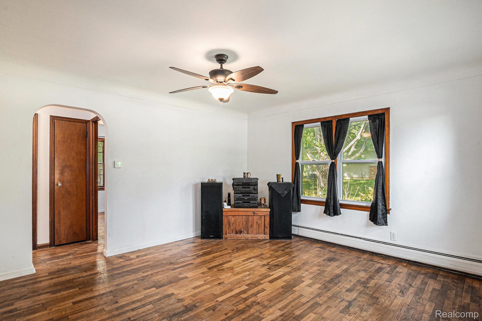 1340 E Grand River Road