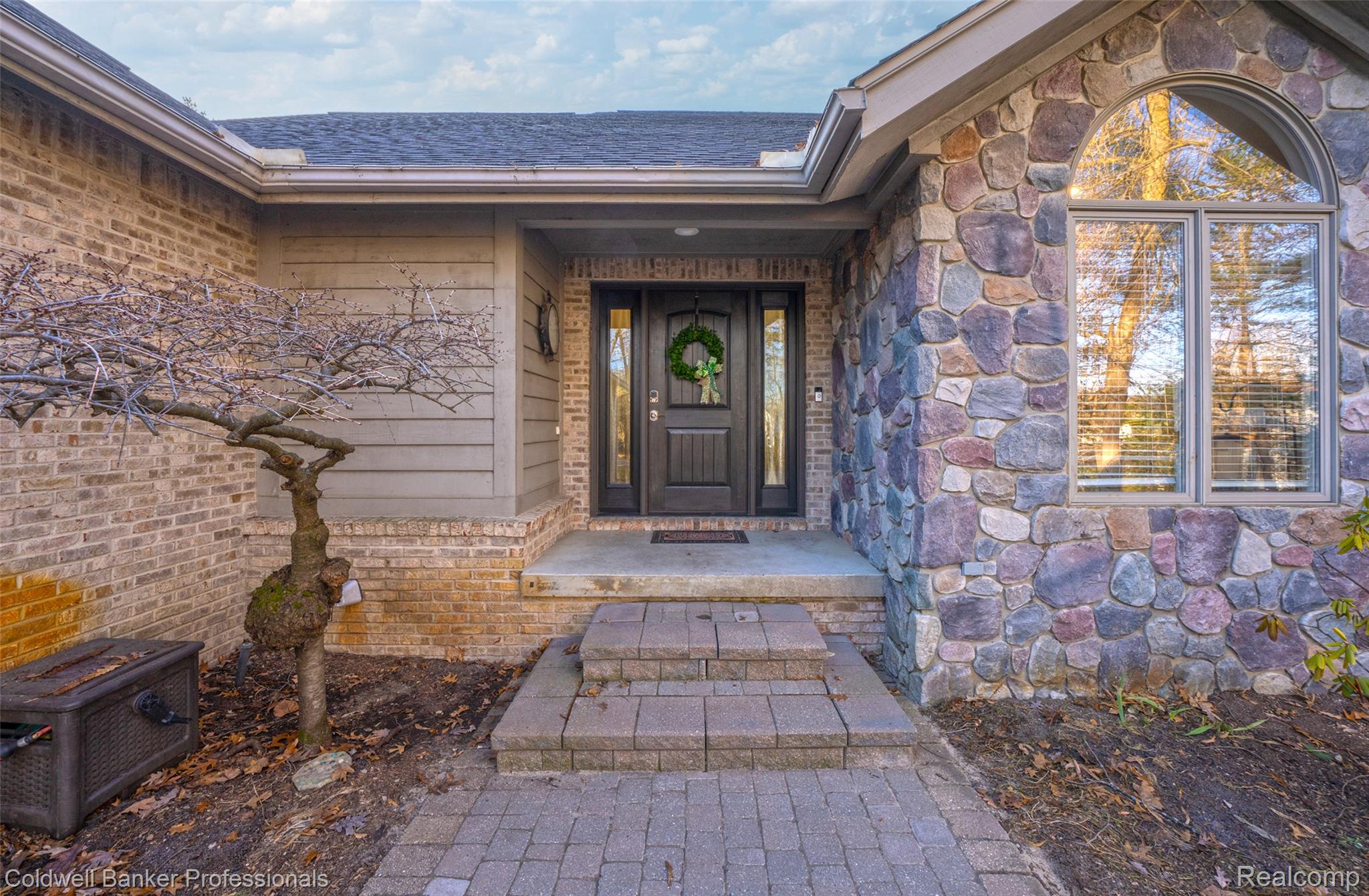 1963 Turnberry Court