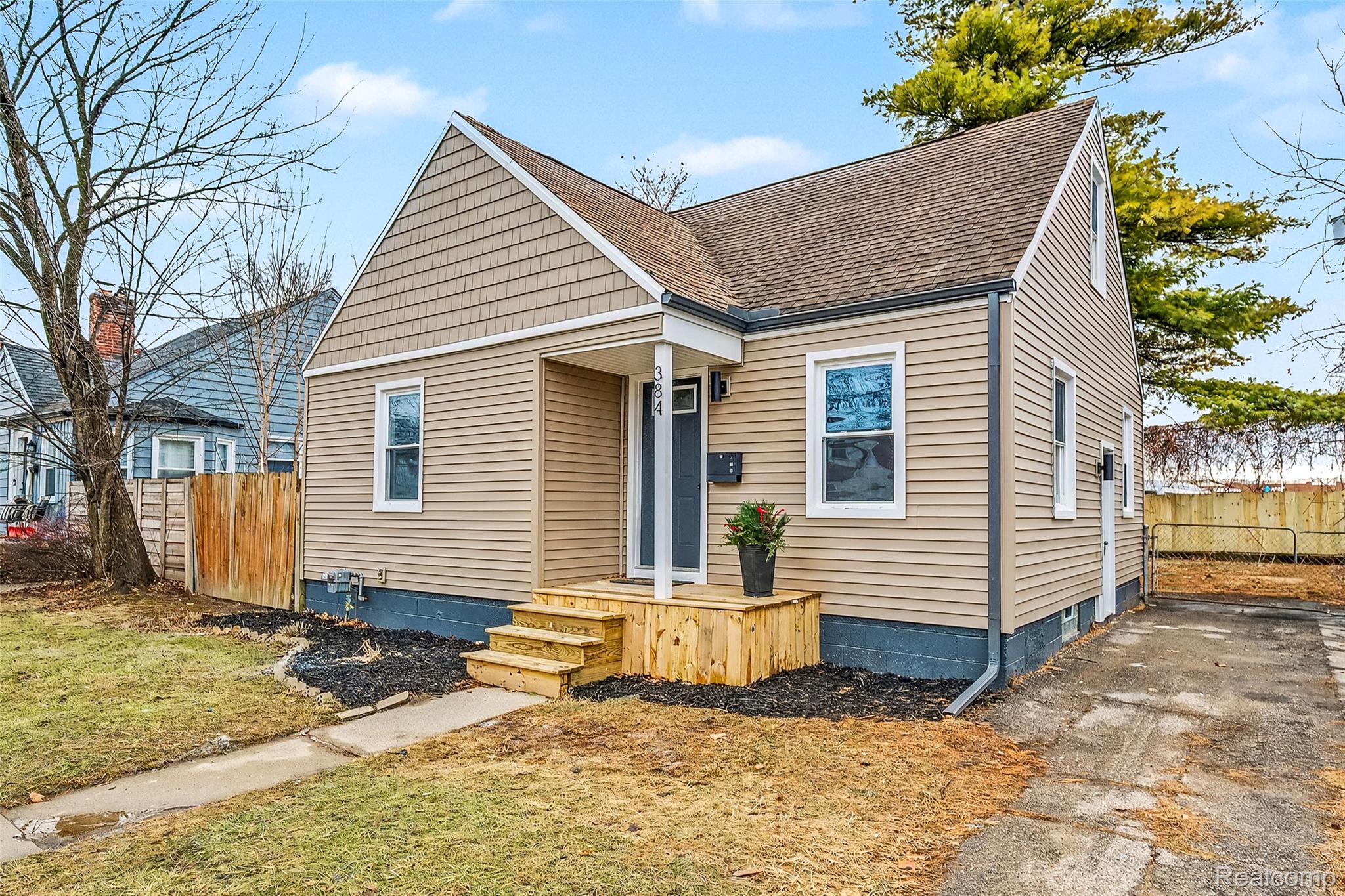 384 E Chesterfield Street