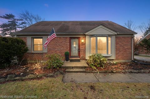 1938 Beverly Street Sylvan Lake City MI 48320