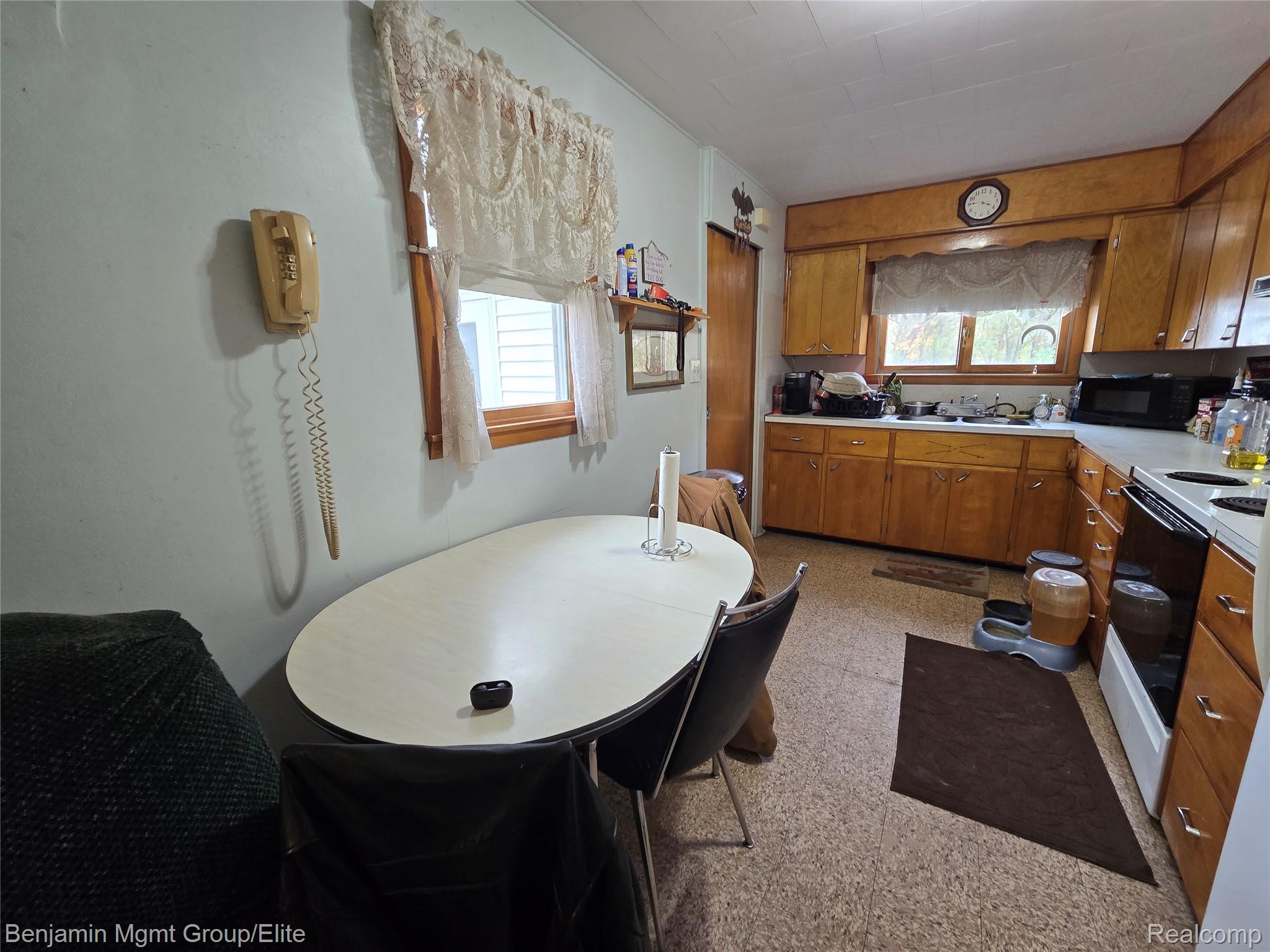 151 S Mapleleaf Road