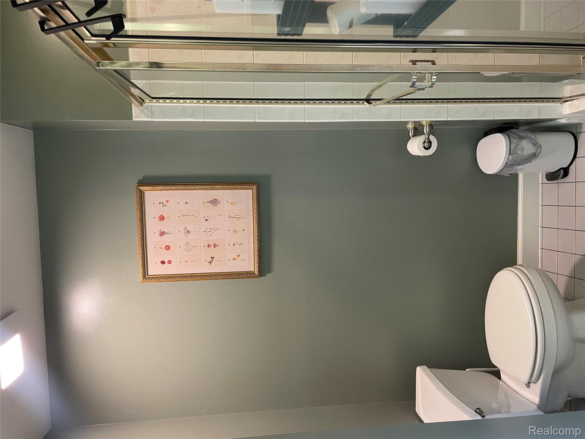 Ortonville Village, Michigan 48462, United States, 4 Bedrooms Bedrooms, ,3 BathroomsBathrooms,Residential,Active,184805