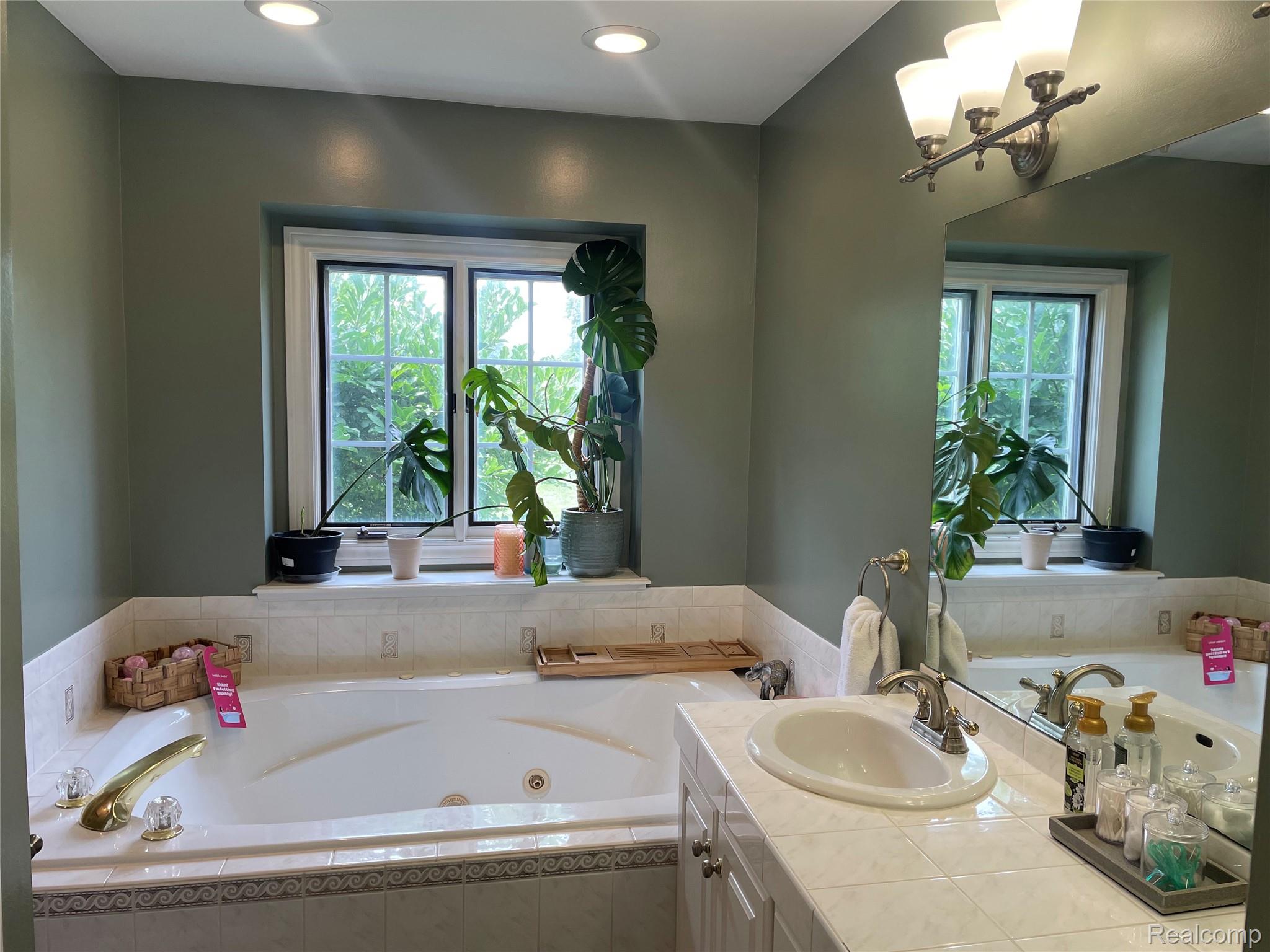 Ortonville Village, Michigan 48462, United States, 4 Bedrooms Bedrooms, ,3 BathroomsBathrooms,Residential,Active,184805