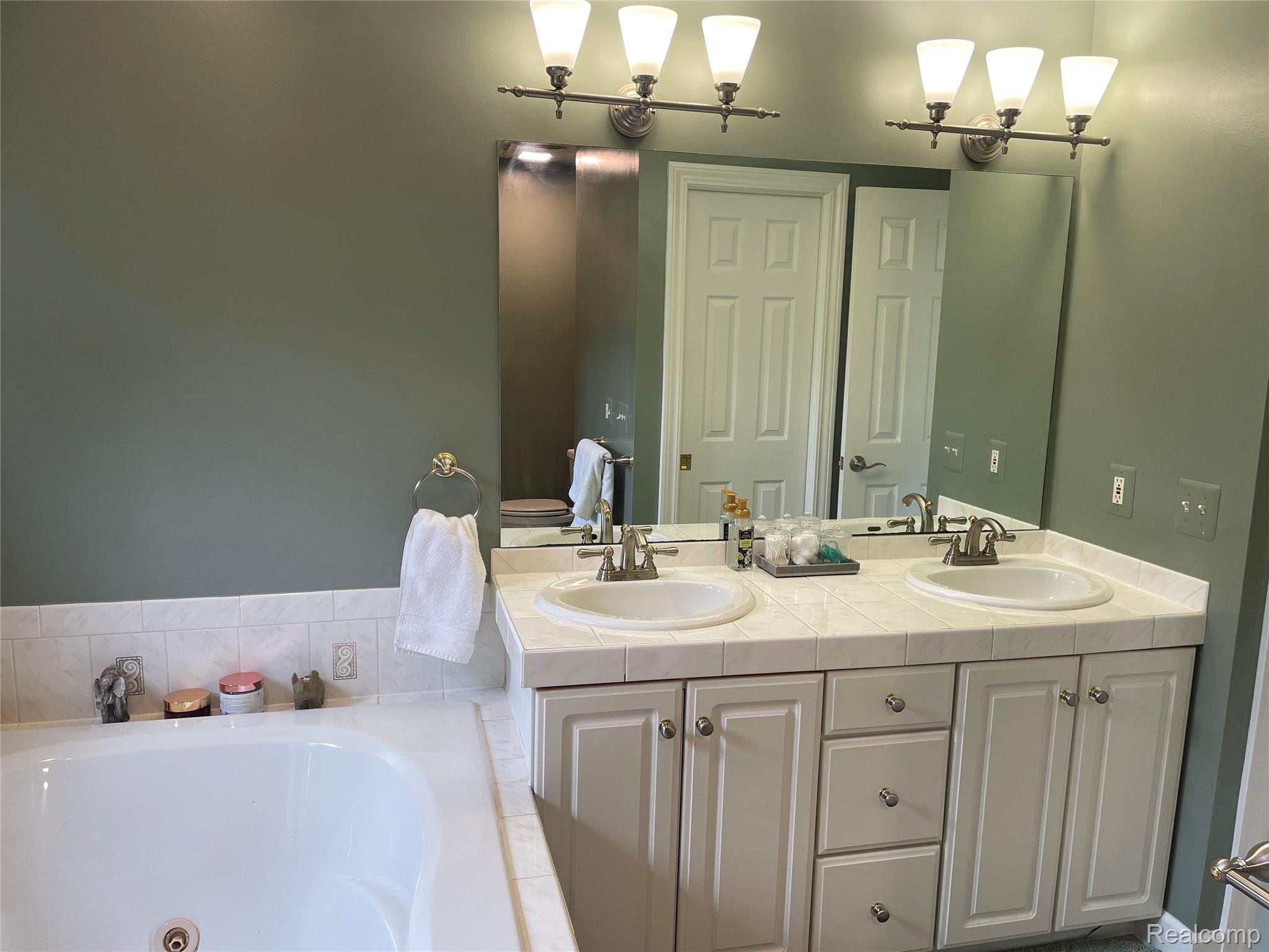 Ortonville Village, Michigan 48462, United States, 4 Bedrooms Bedrooms, ,3 BathroomsBathrooms,Residential,Active,184805