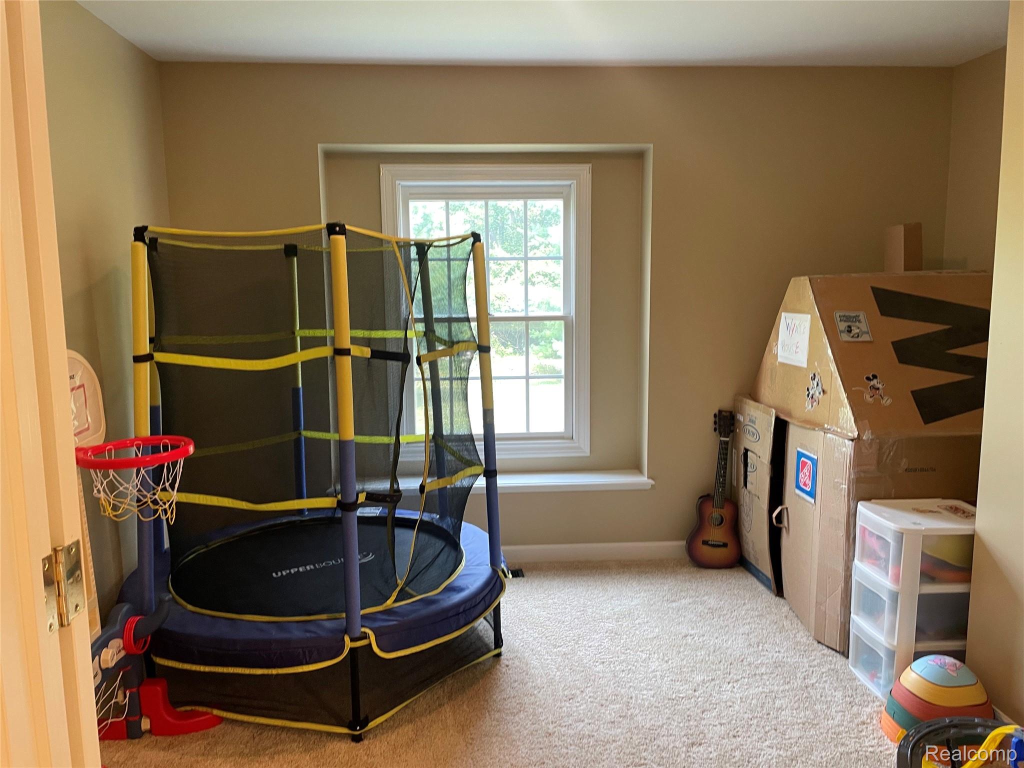 Ortonville Village, Michigan 48462, United States, 4 Bedrooms Bedrooms, ,3 BathroomsBathrooms,Residential,Active,184805