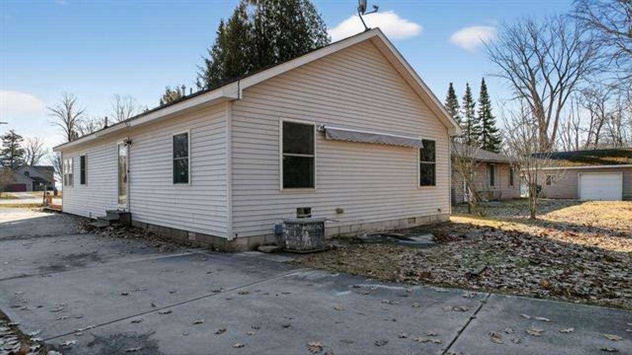 1647 N Huron Road