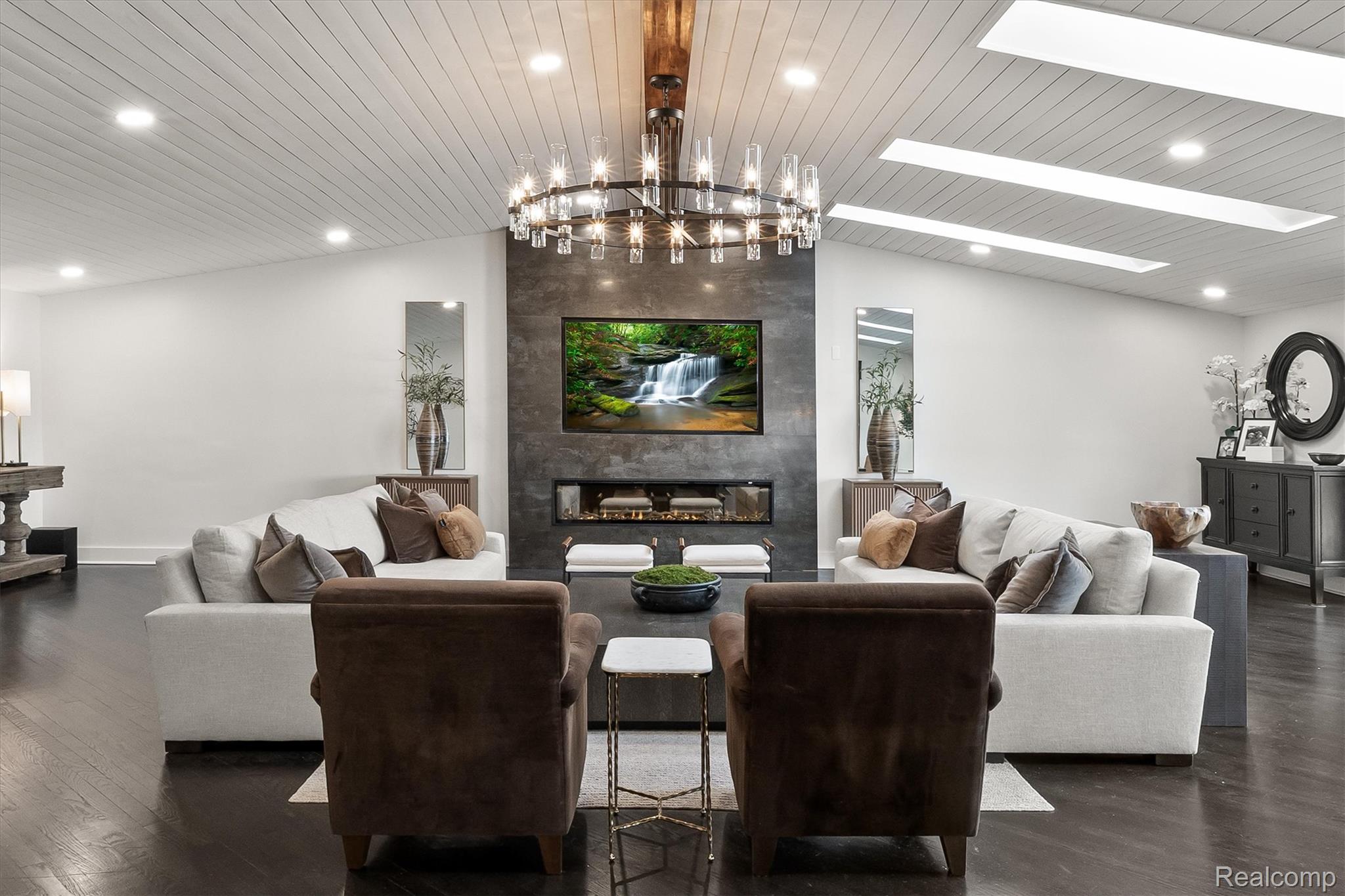 2440 Lake Angelus Lane