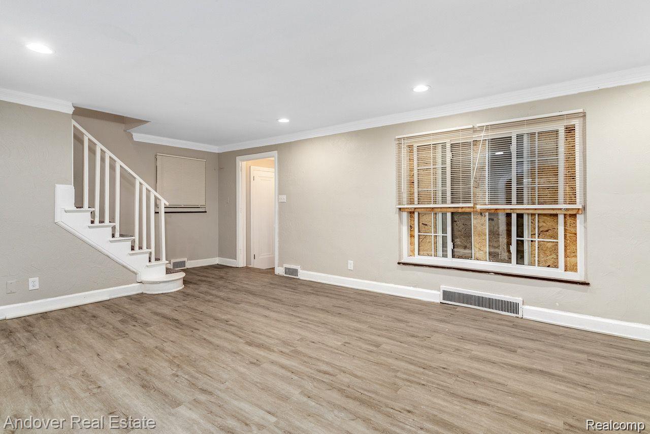 5574 Buckingham Avenue