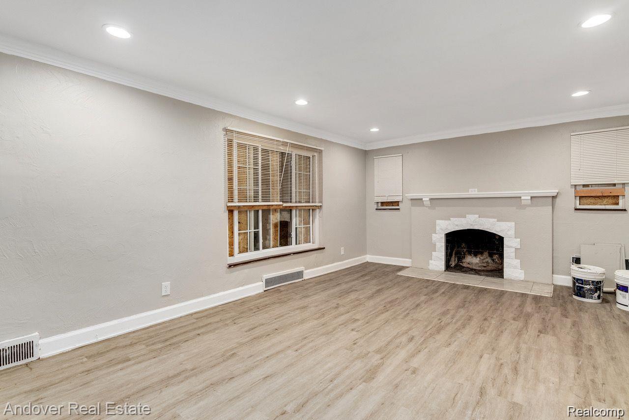 5574 Buckingham Avenue