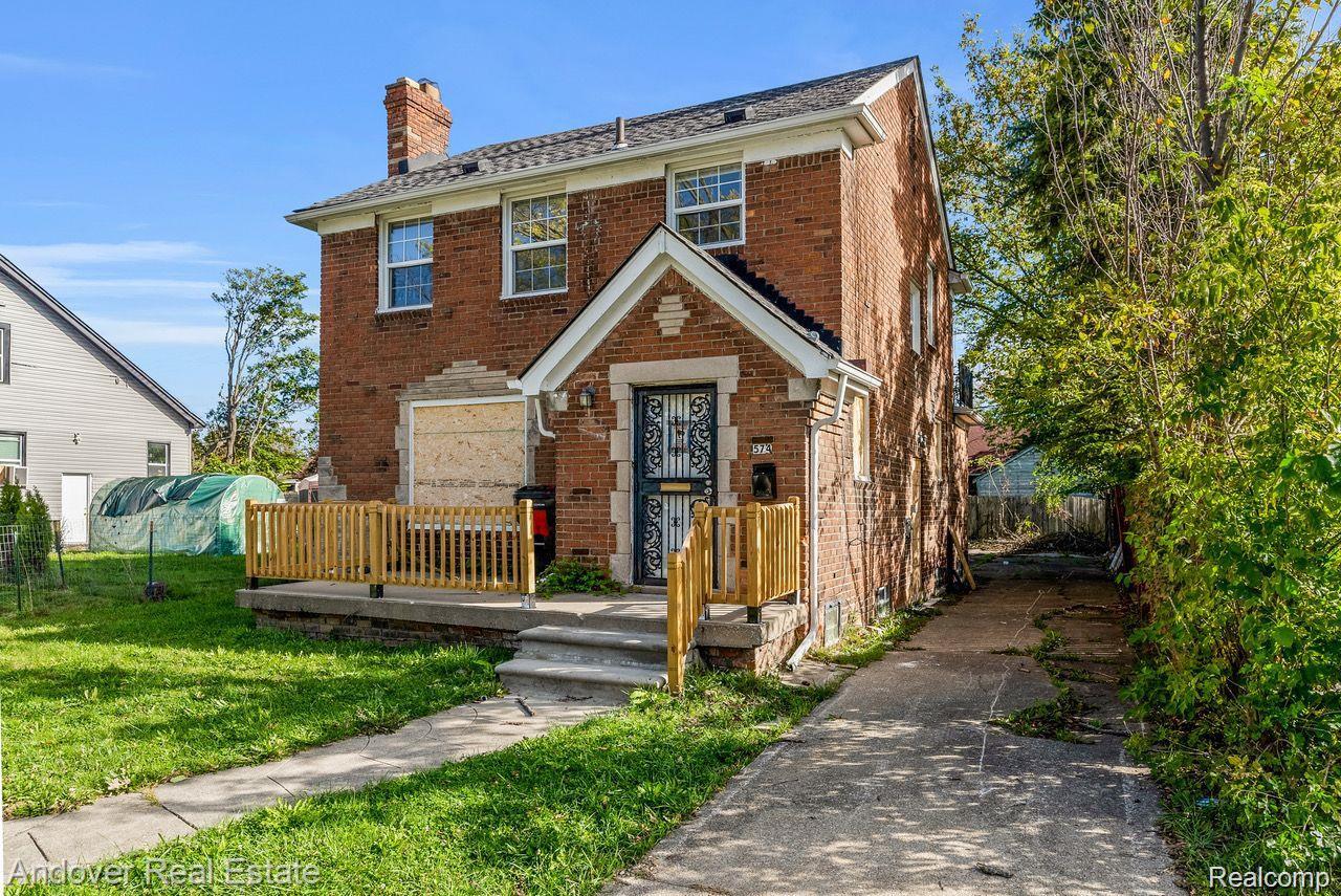 5574 Buckingham Avenue