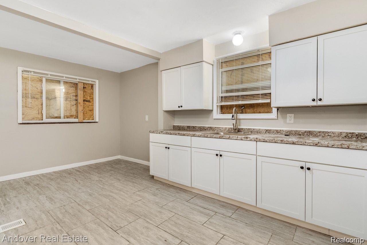 5574 Buckingham Avenue