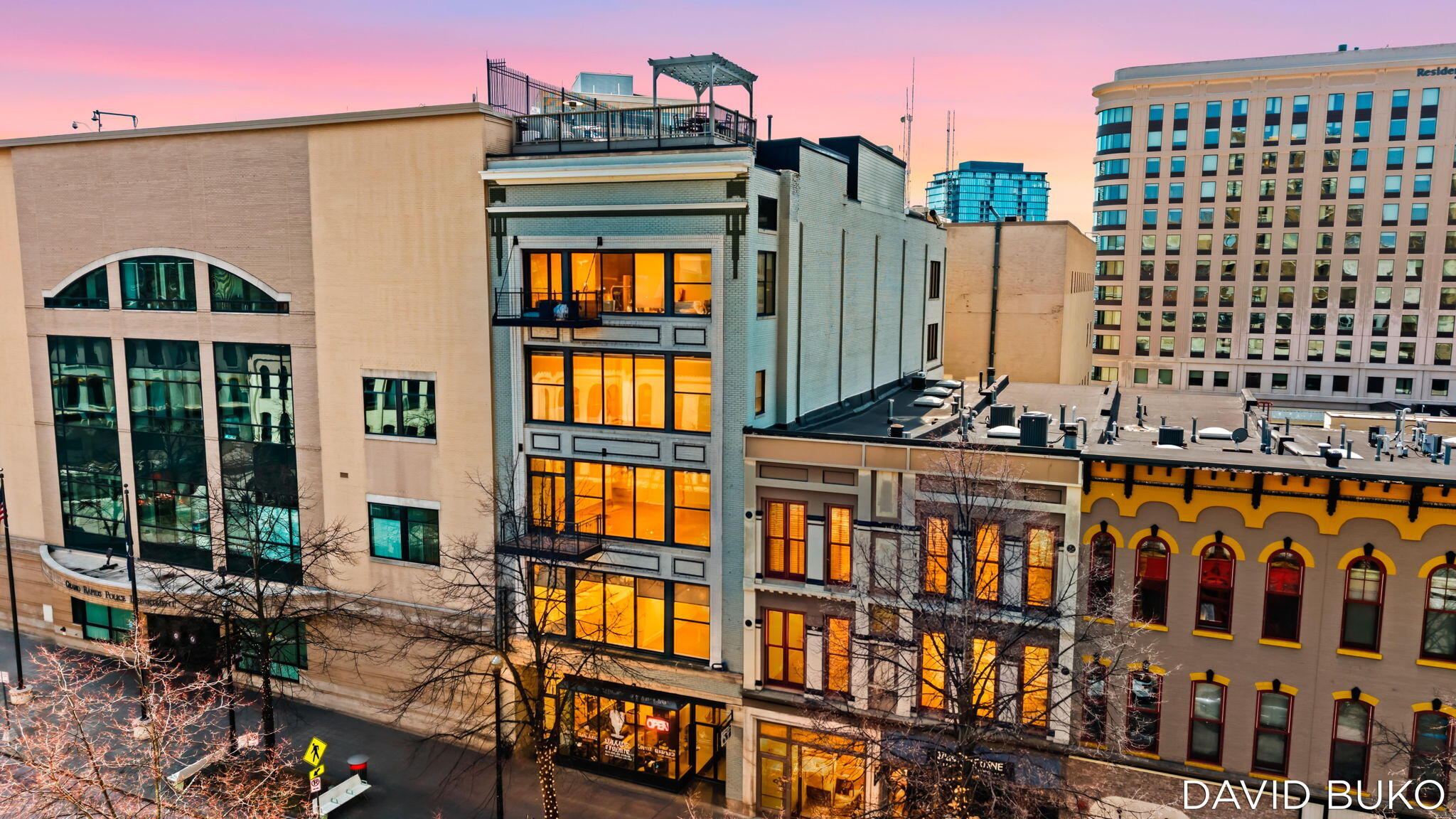 49 Monroe Center Street NW 10