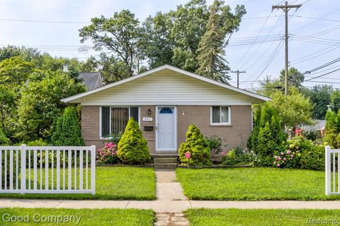 351 W Baker Avenue Clawson City MI 48017