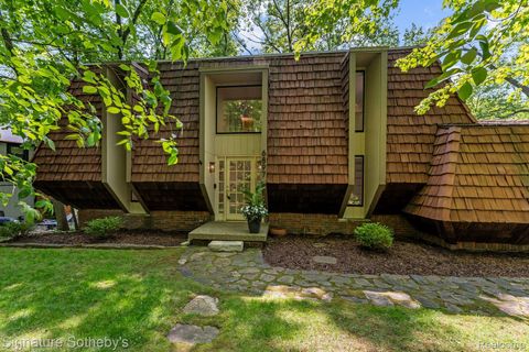 6897 DEERHILL Drive Independence Charter Township MI 48346