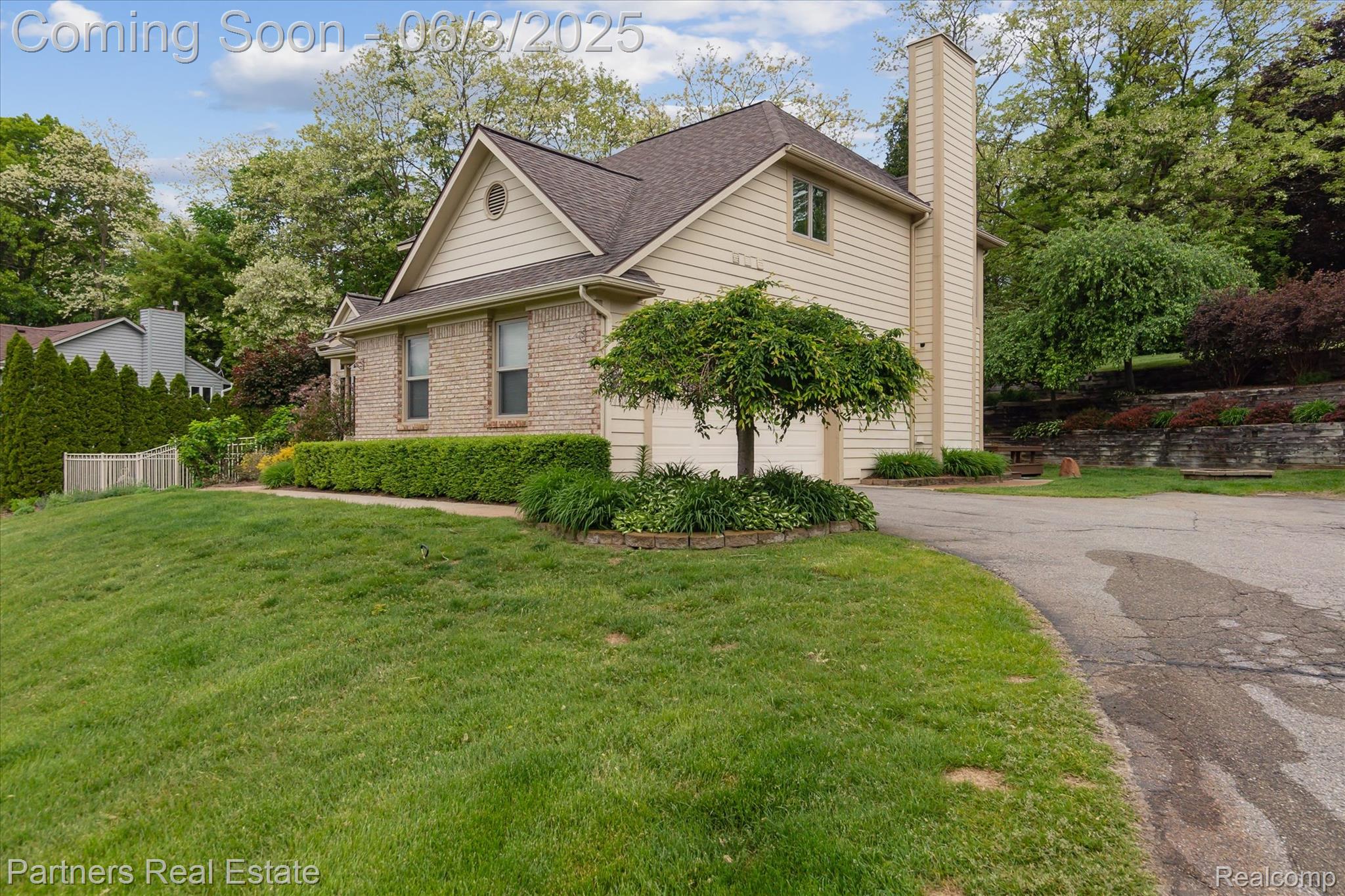 7973 Hillside Lakes Drive