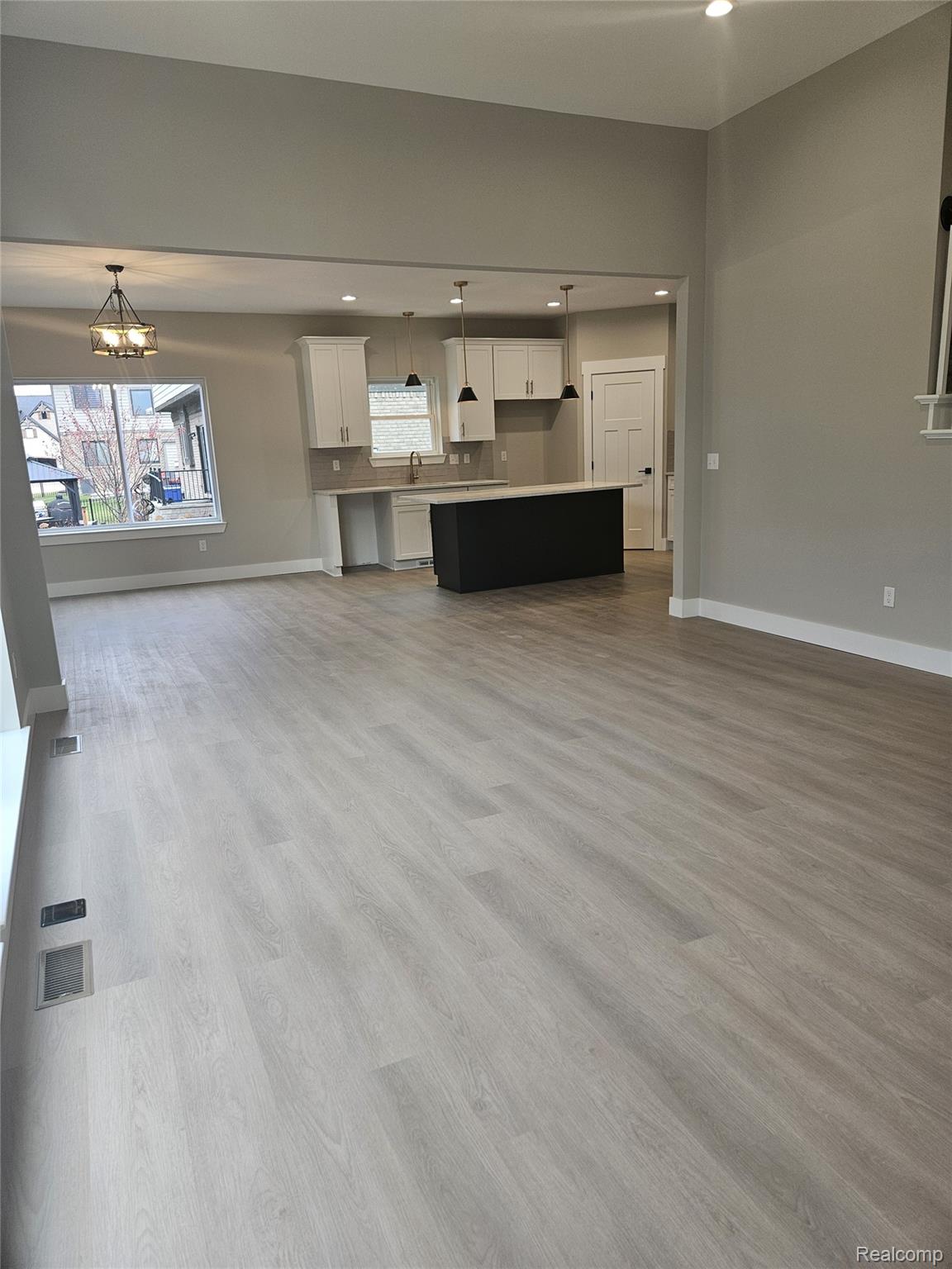 49287 London Bridge Drive