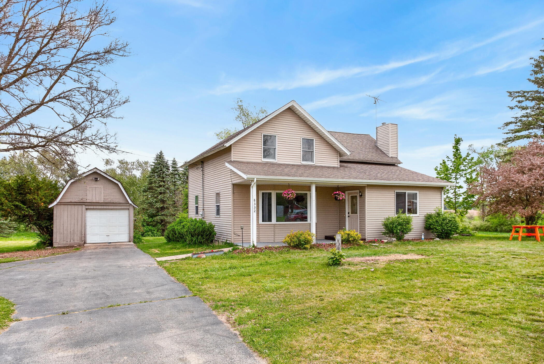 8332 5 Mile Road