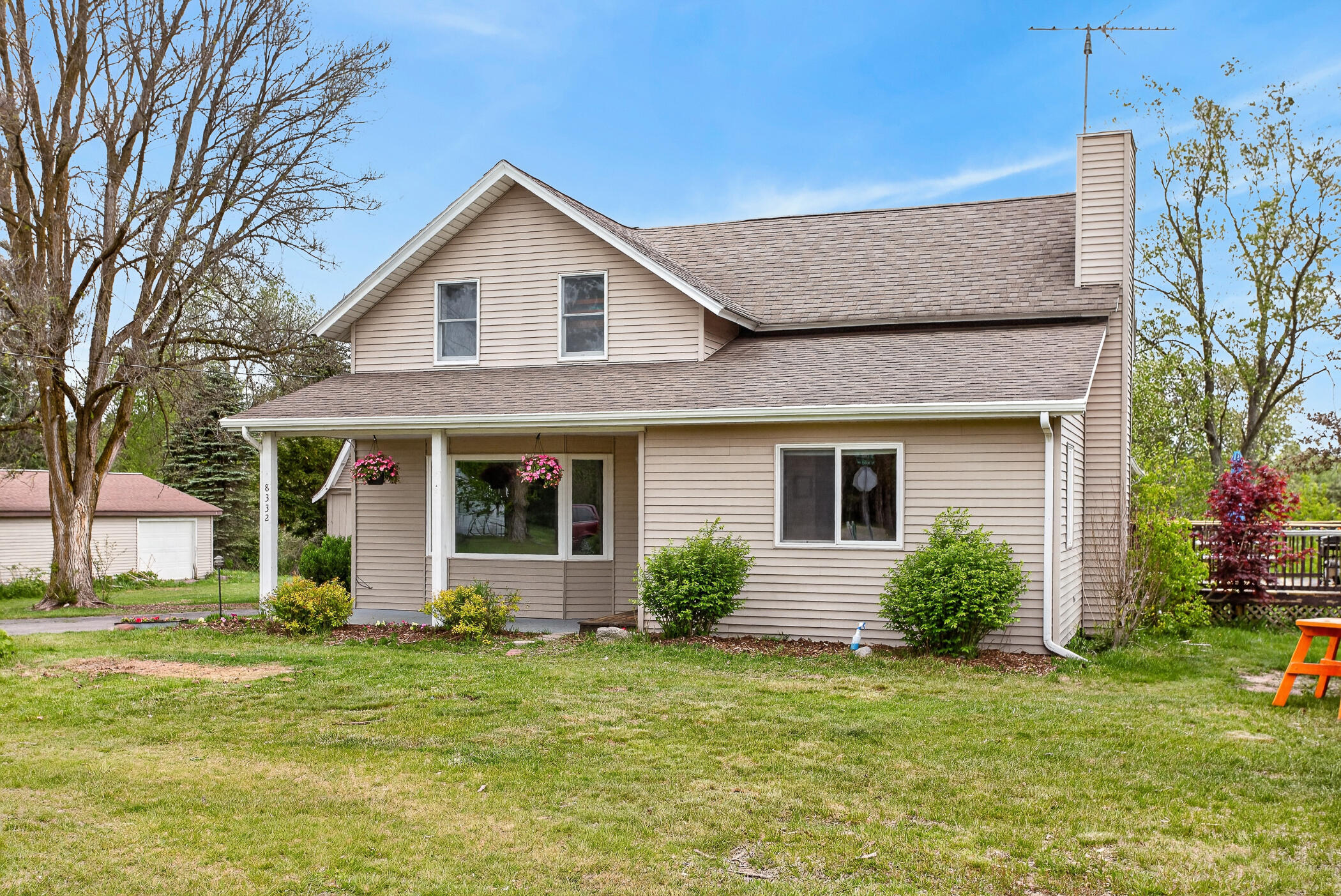 8332 5 Mile Road