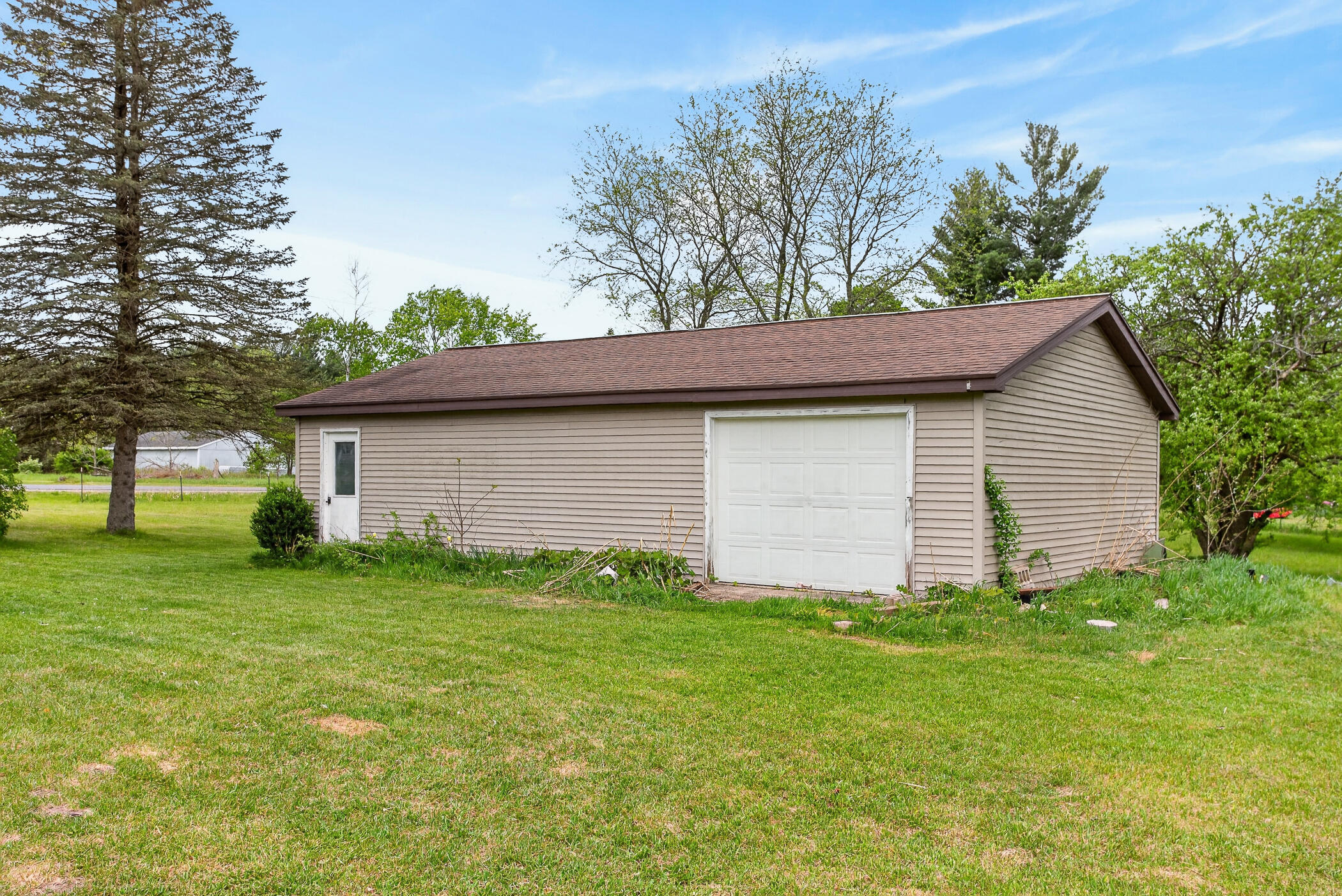 8332 5 Mile Road