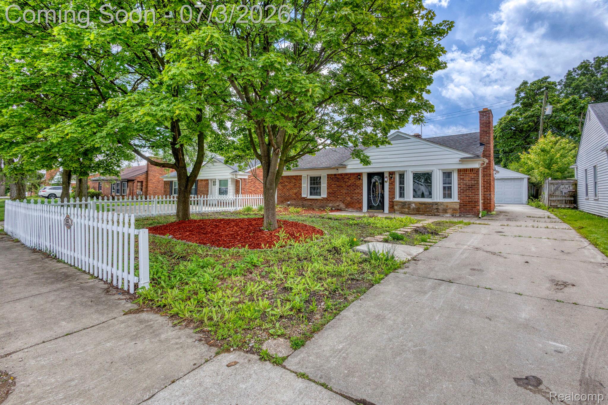 4335 W 14 Mile Road
