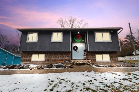 6330 Riverdale Road Hamburg Township MI 48189