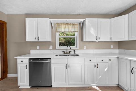 Tiny photo for 1629 E Elza Avenue, Hazel Park City, MI 48030 (MLS # 20261021827)