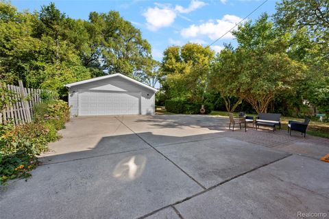 Tiny photo for 1629 E Elza Avenue, Hazel Park City, MI 48030 (MLS # 20261021827)